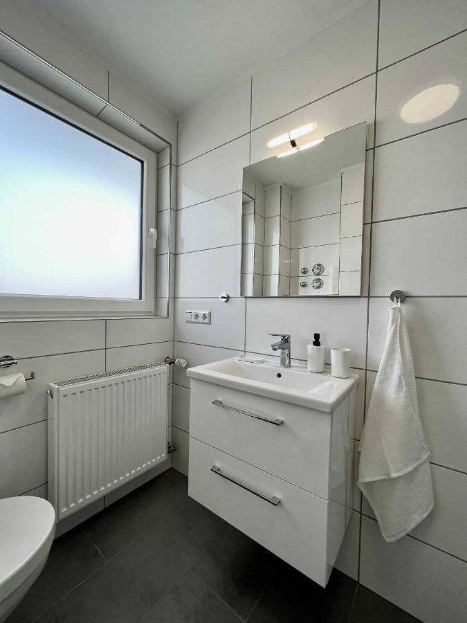 Nujen- Hotel Und Apartment Stuttgart Zuffenhausen Buitenkant foto