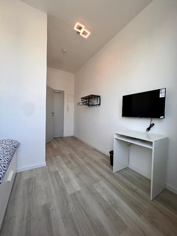 Nujen- Hotel Und Apartment Stuttgart Zuffenhausen Buitenkant foto