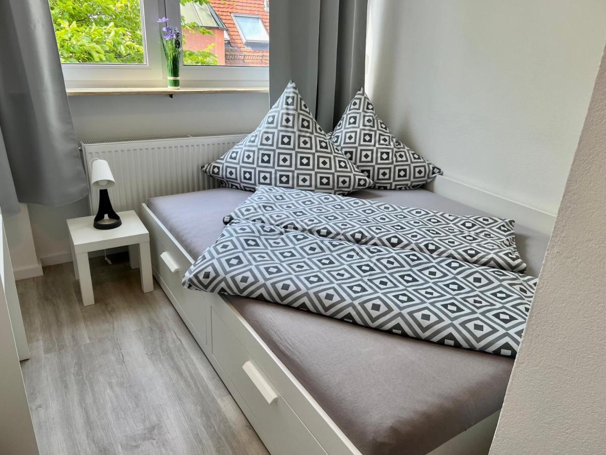 Nujen- Hotel Und Apartment Stuttgart Zuffenhausen Buitenkant foto