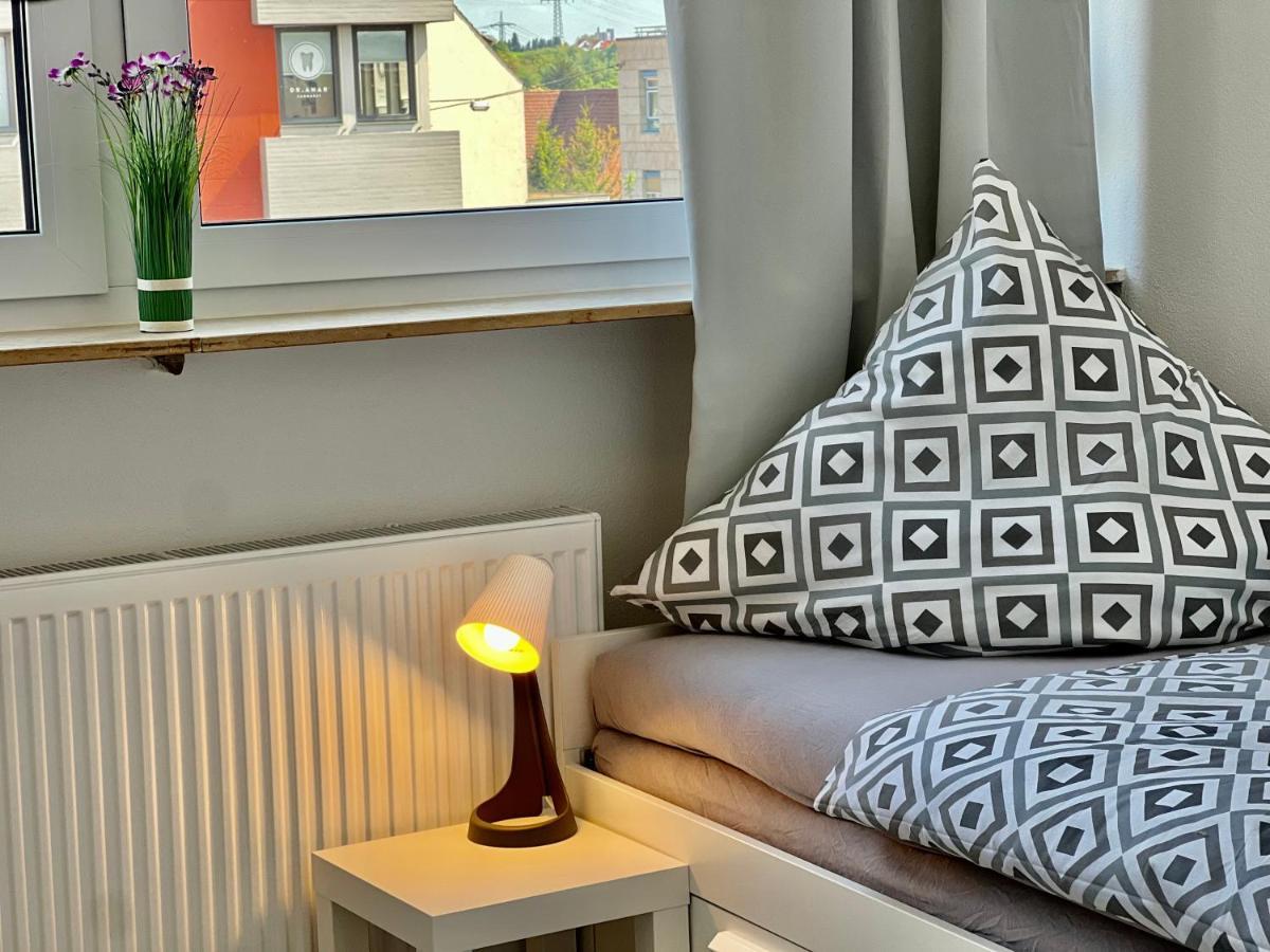 Nujen- Hotel Und Apartment Stuttgart Zuffenhausen Buitenkant foto